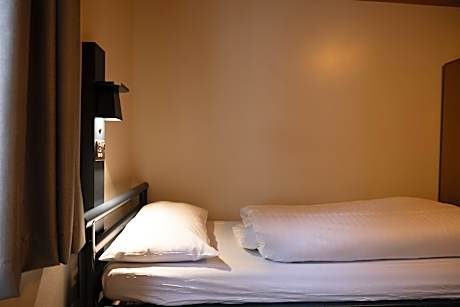 3 Bed Double Private Room Shared Bathroom