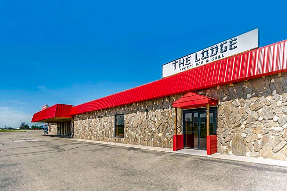 Econo Lodge Inn & Suites