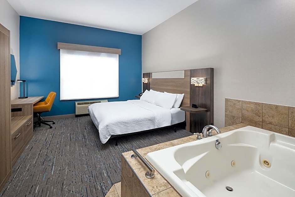 Holiday Inn Express & Suites - Green Bay East By IHG
