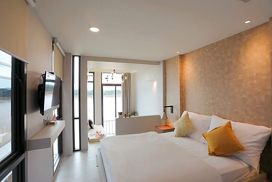 The River House Chiangkhan Hotel