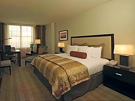 1 King Bed Deluxe Room