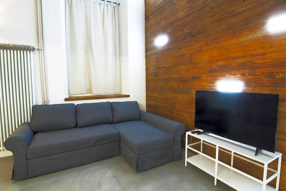 Alessia's Flat - Mac Mahon