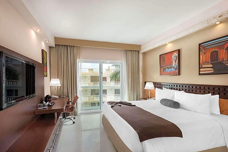 Photo 1 of 6 of Superior 1 King Bed