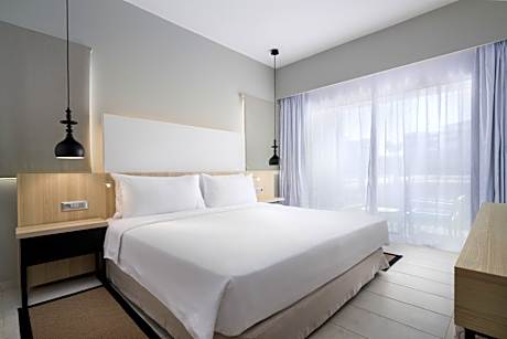 One-Bedroom Suite with Balcony and Partial Sea View