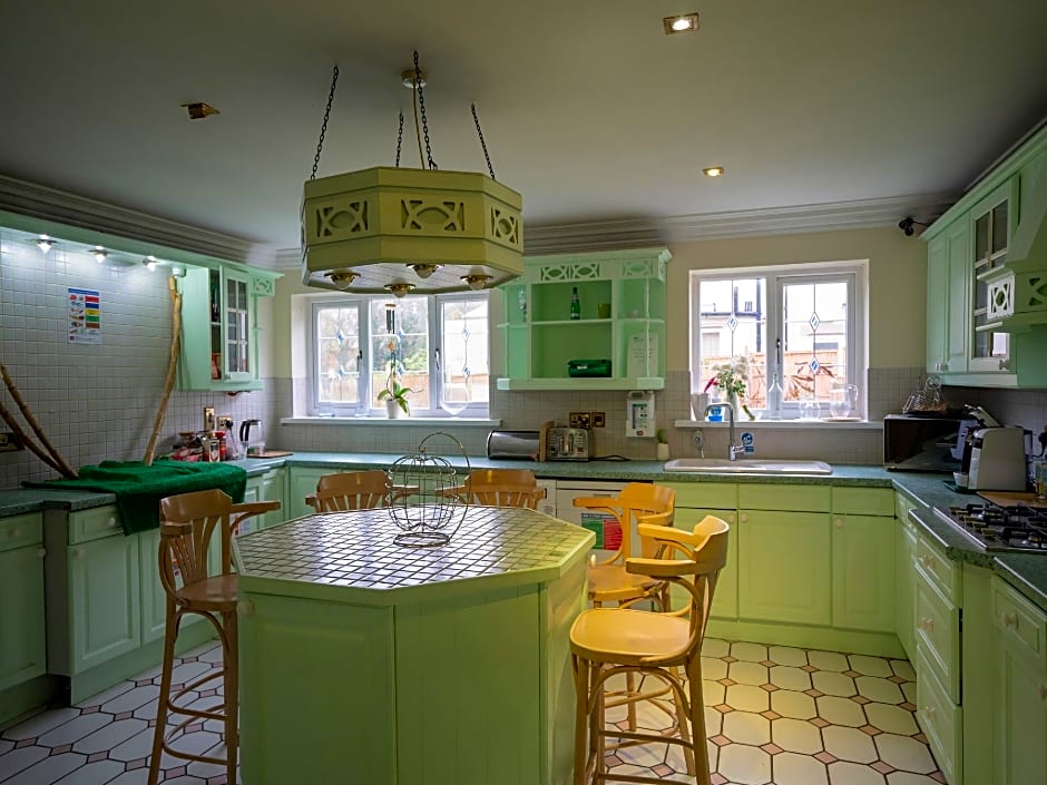 Oakcroft Guest House Manchester Airport