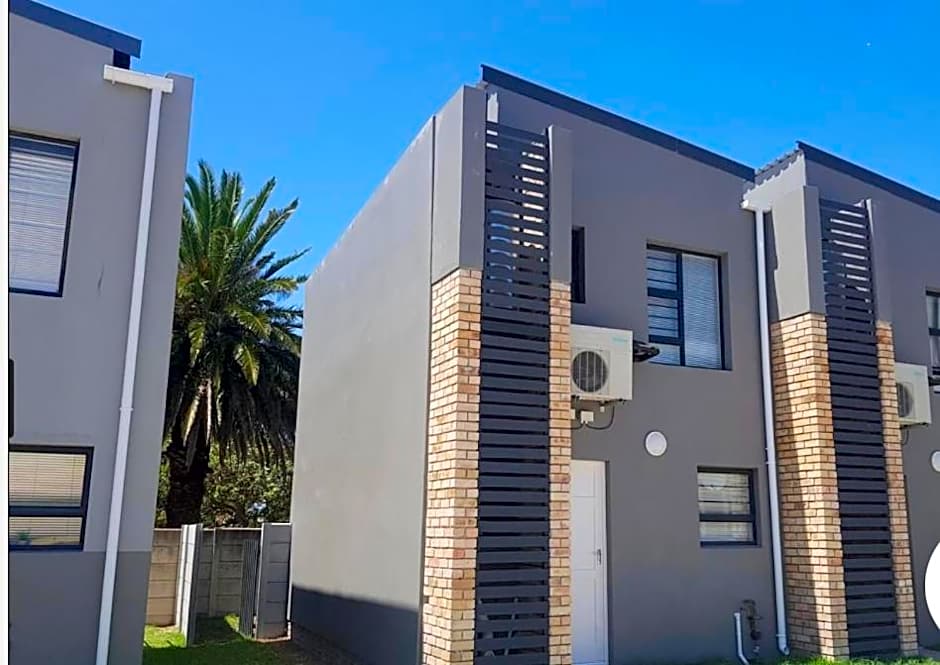 Luxury Suites at St Petes Duplex Townhouse