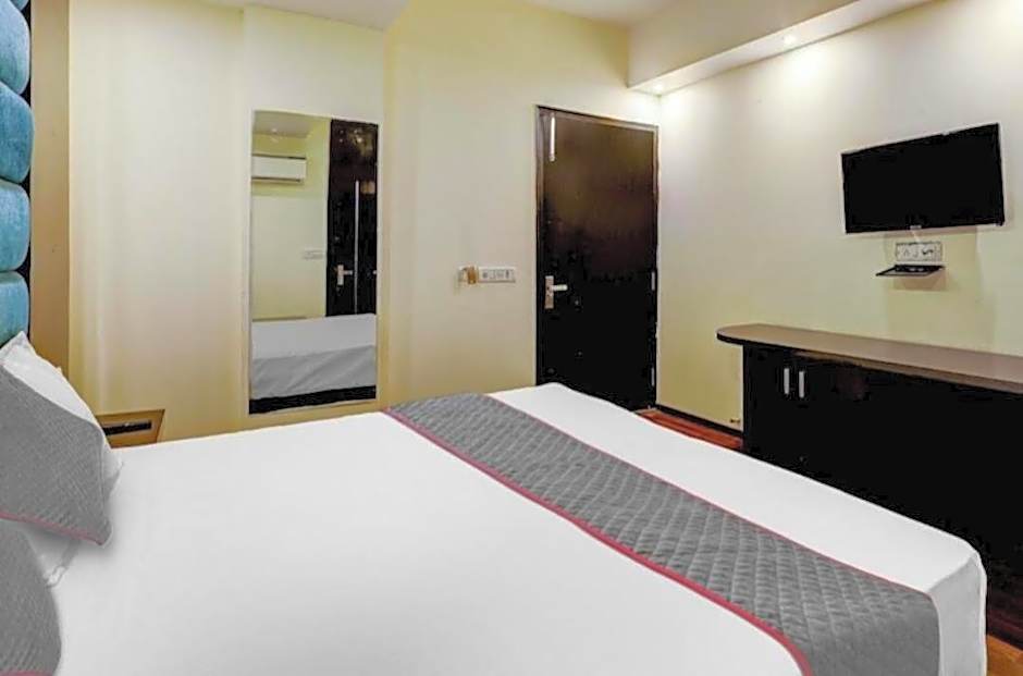 Hotel West Inn Park - Chandlodiya, SG Highway