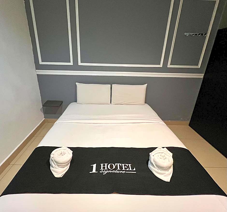 1 Hotel Mahkota Cheras