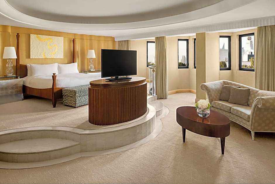 Royal 1 King Bed Suite, Club Level — 4 fotoğraftan 1. fotoğraf