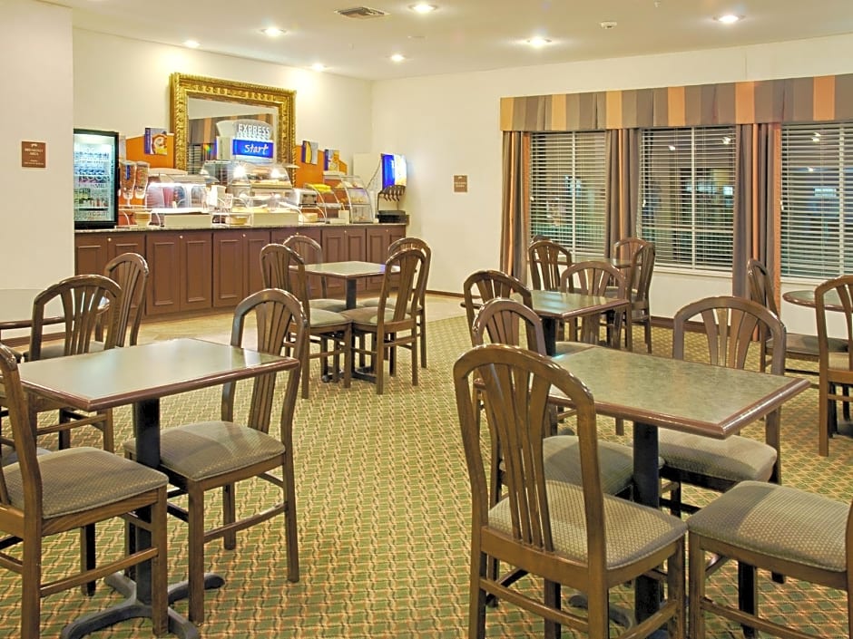 Holiday Inn Express Hotel & Suites Livingston