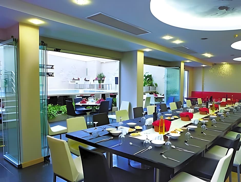 May Park Hotel