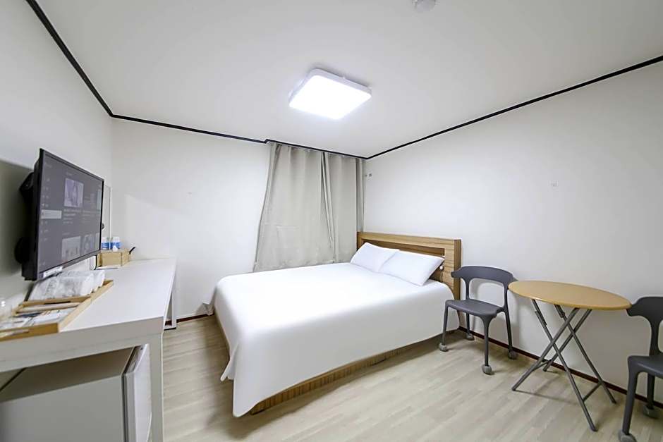The Oakra Hotel