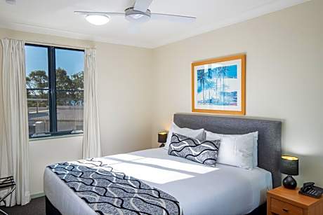 One Bedroom Lakeview Apartment