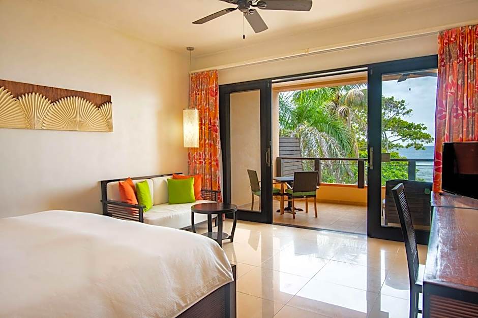 Photo 1 of 9 of Deluxe 1 King Bed, Ocean View
