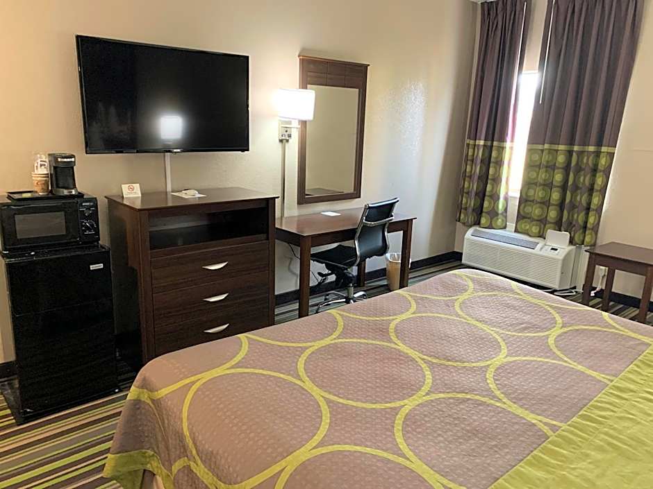 Super 8 by Wyndham Hernando