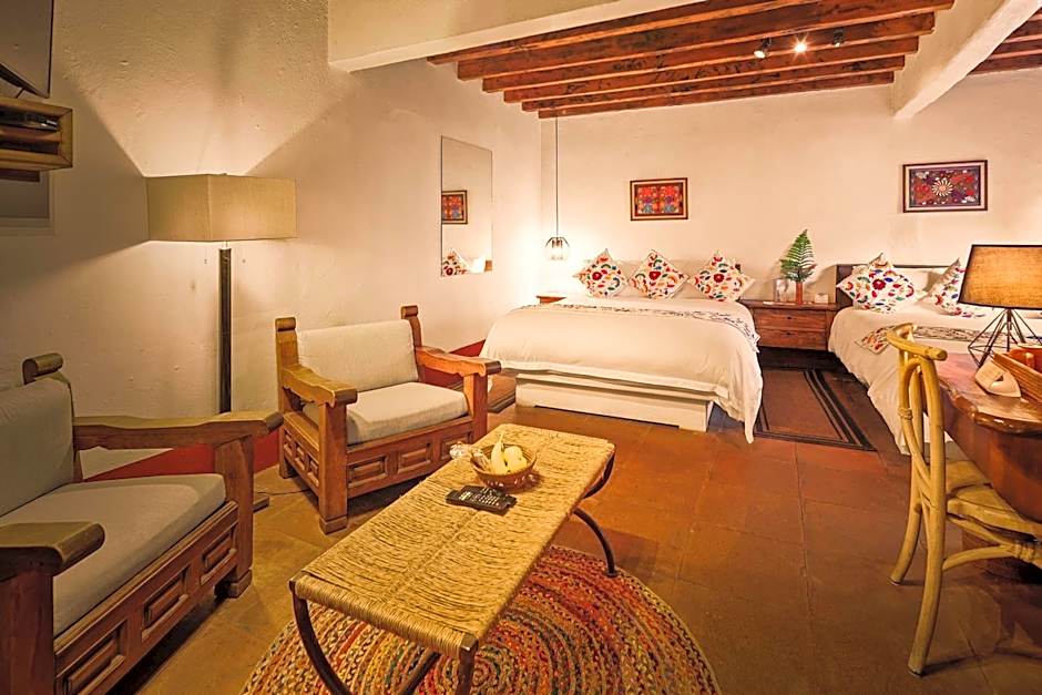 Meson De Leyendas Breakfast & Downtown