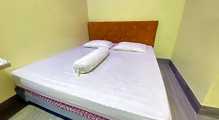 Homestay RN near Taman Bambu Runcing Polewali Mitra RedDoorz