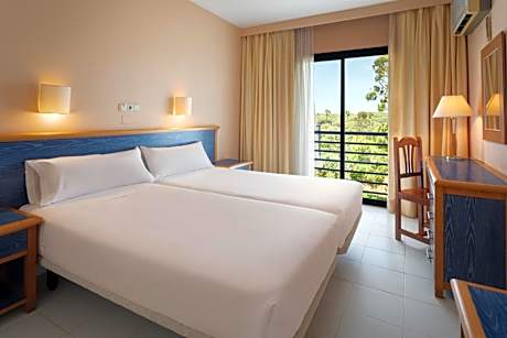 Apartment with Garden View