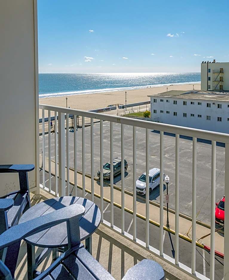 Commander Hotel & Suites