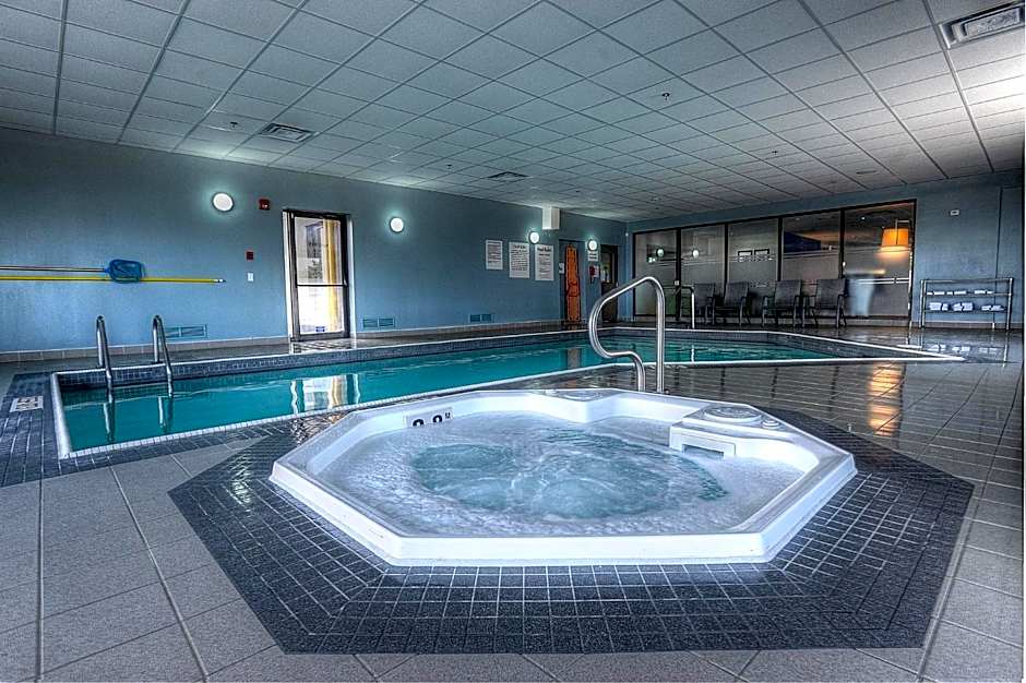 Holiday Inn Express & Suites Toronto Airport West By IHG