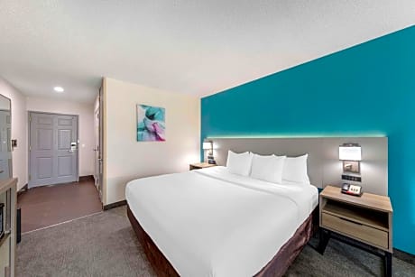 1 King Bed, Nonsmoking, Accessible