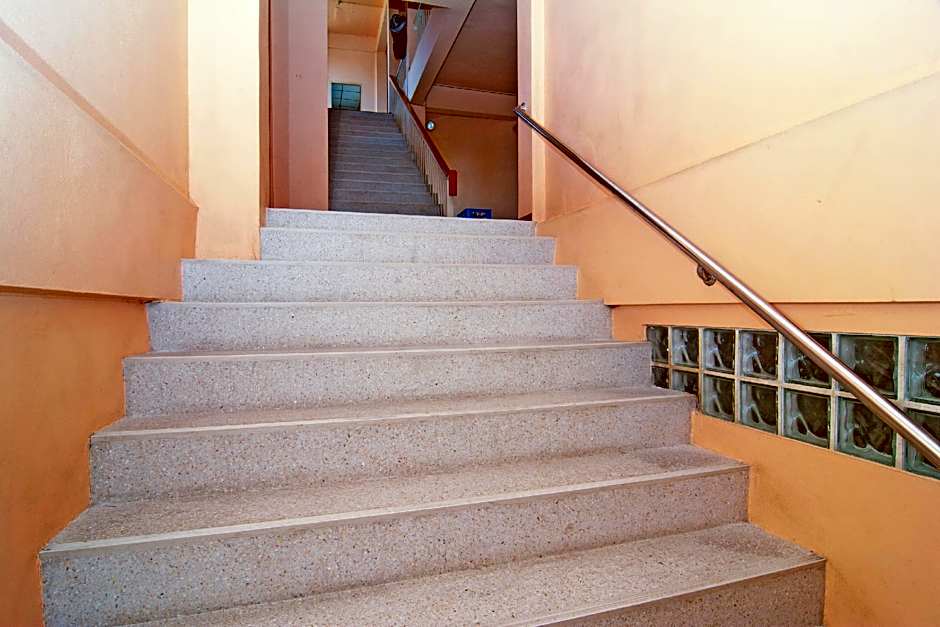 OYO 534 Phasuk Hotel