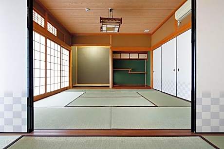 Japanese-Style Room - Female Only