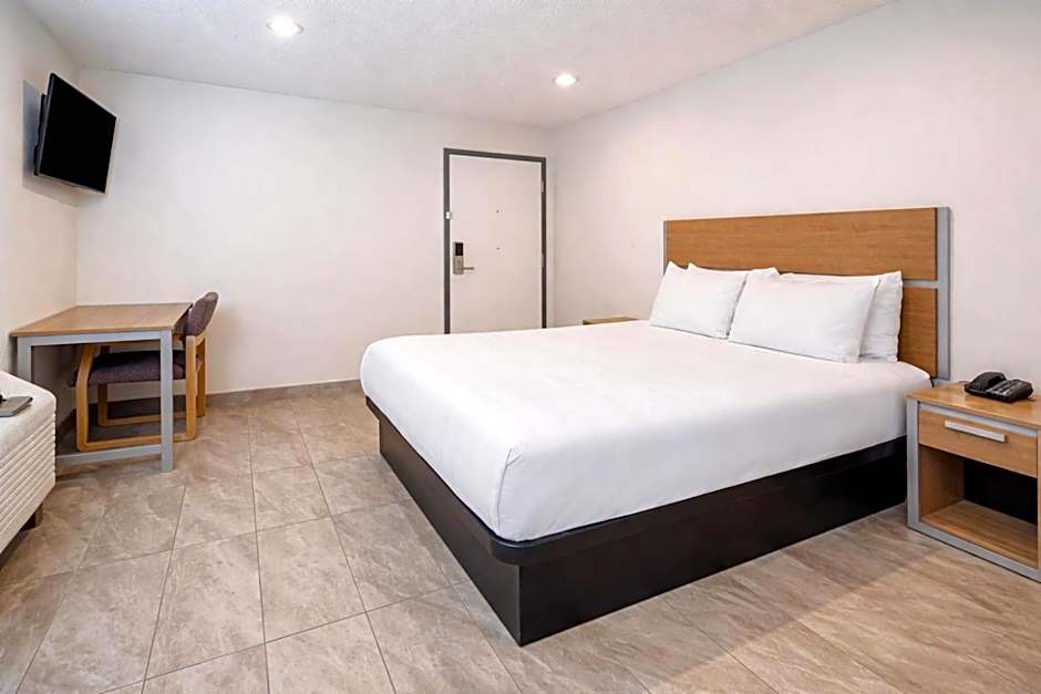 Super 8 by Wyndham Bakersfield CA Near Airport