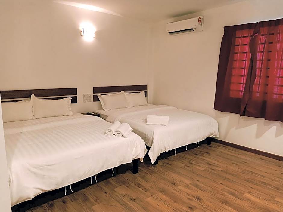 Cozy Riverside Hotel