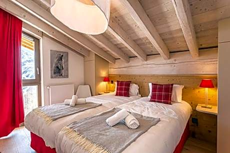 Two-Bedroom Apartment with Mountain View