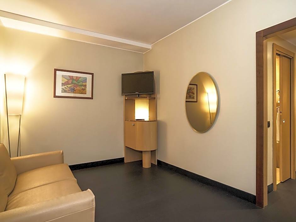 Mercure Roma West