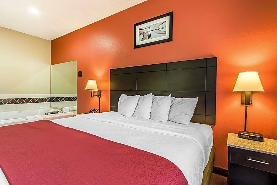 Quality Inn & Suites La Vergne