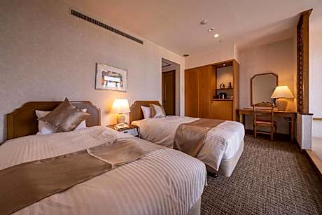 Superior Twin Room with Tatami Area - Private Bathroom - Non-Smoking