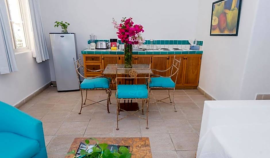 El Encanto Inn & Suites