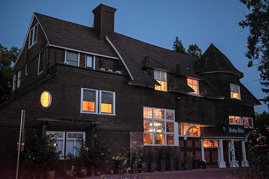 Cedar Gables Inn