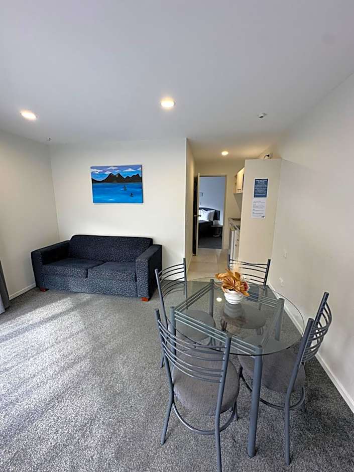 Baycourt Lakefront Motel