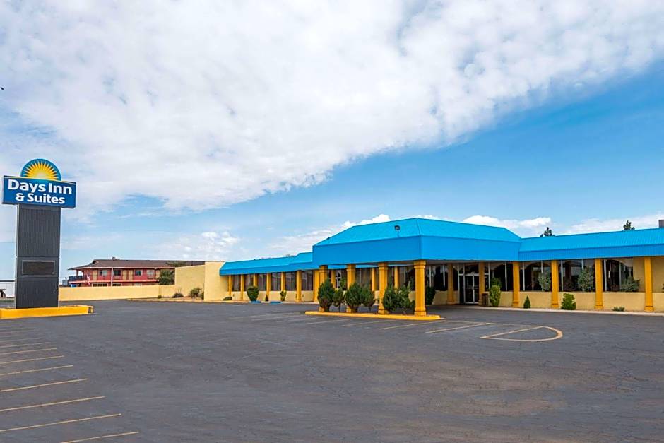 Days Inn & Suites by Wyndham Clovis