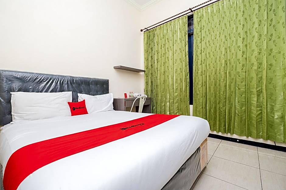 RedDoorz Plus @ Grace Residence Surabaya