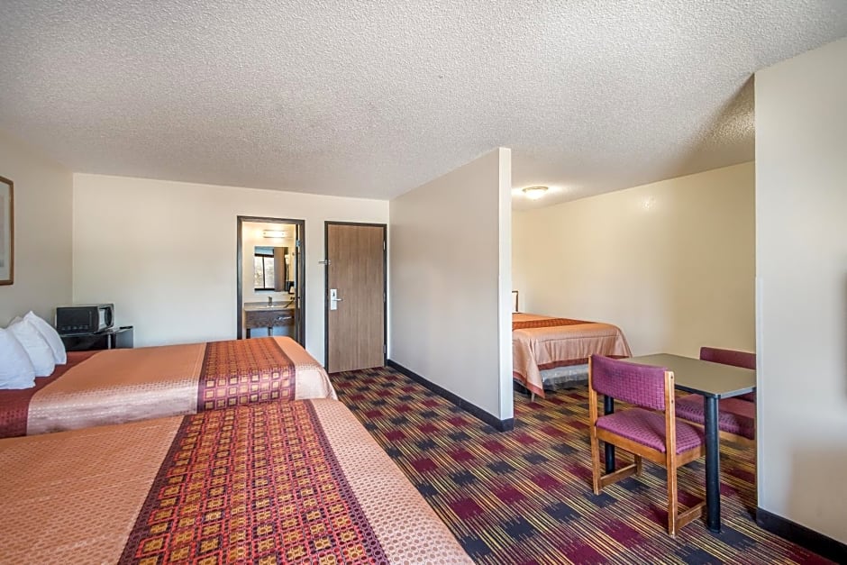 Americas Best Value Inn & Suites Harrisonville