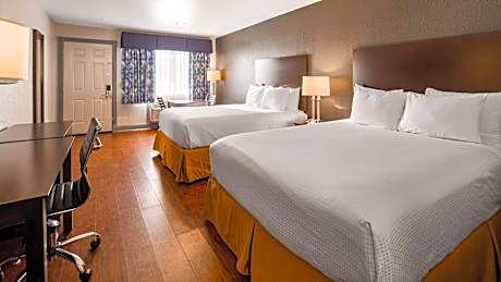 Queen Room with Two Queen Beds - Smoking