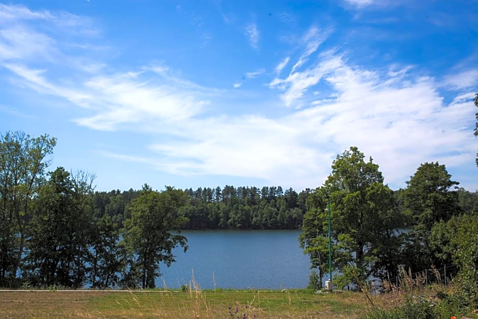 Domki nad jeziorem Mieruniszki