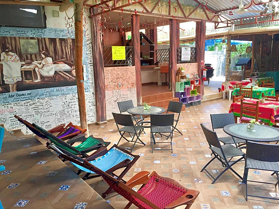 Yaxche Centro Hostal y Camping