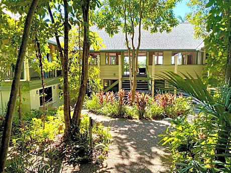 Jackaroo Treehouse Rainforest Retreat
