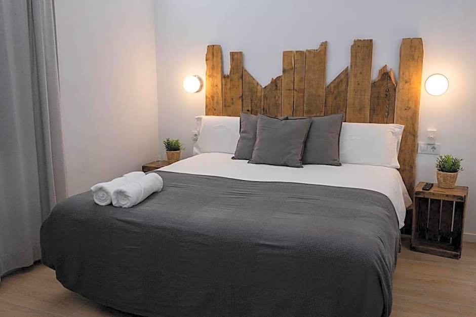 GOMEZ ROOMS
