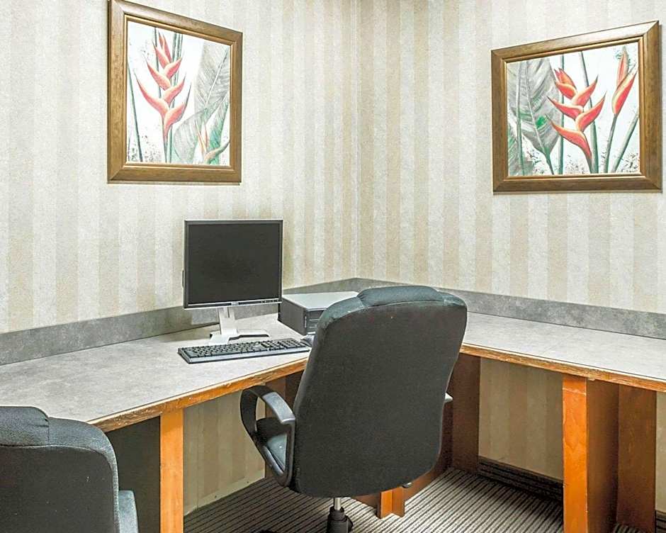 Econo Lodge Inn & Suites Douglasville