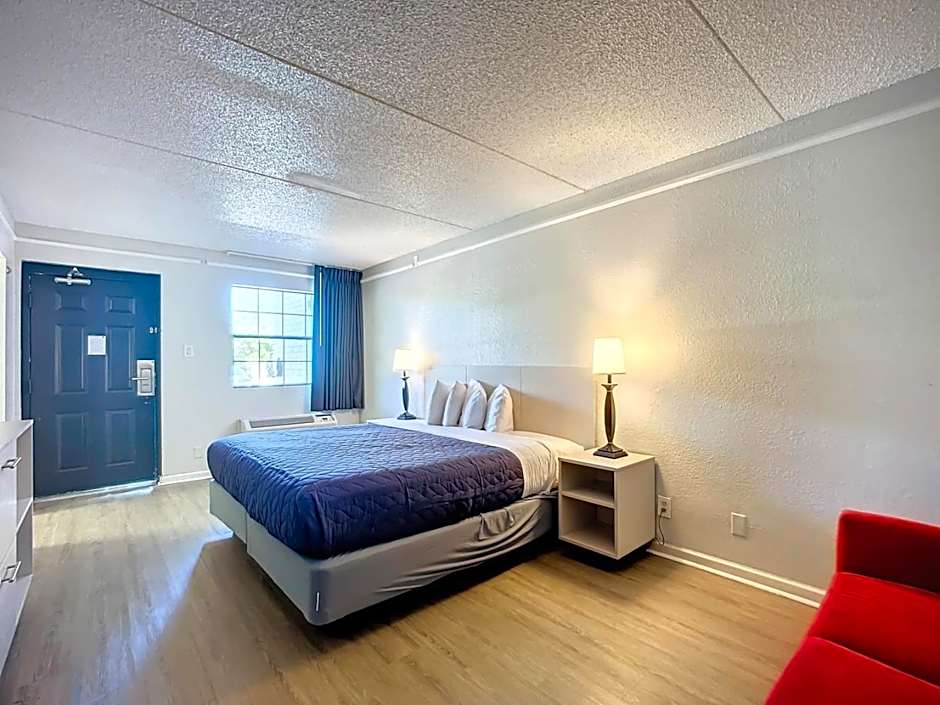 Photo 1 of 4 of 1 King Bed, Accessible