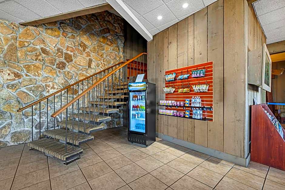 Quality Inn & Suites At Coos Bay