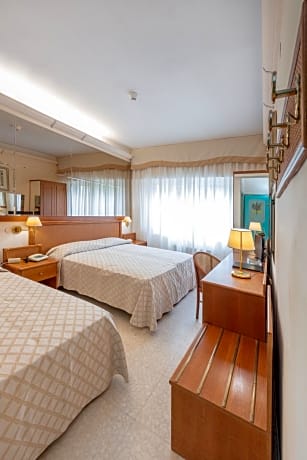 Standard Triple Room with Sea View