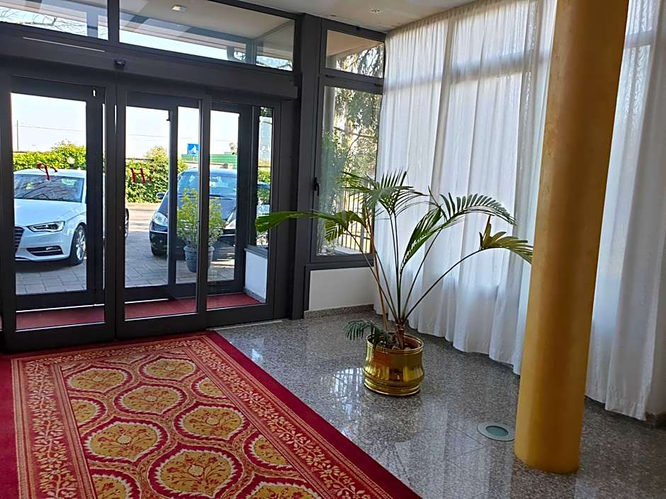 HOTEL PARADISO