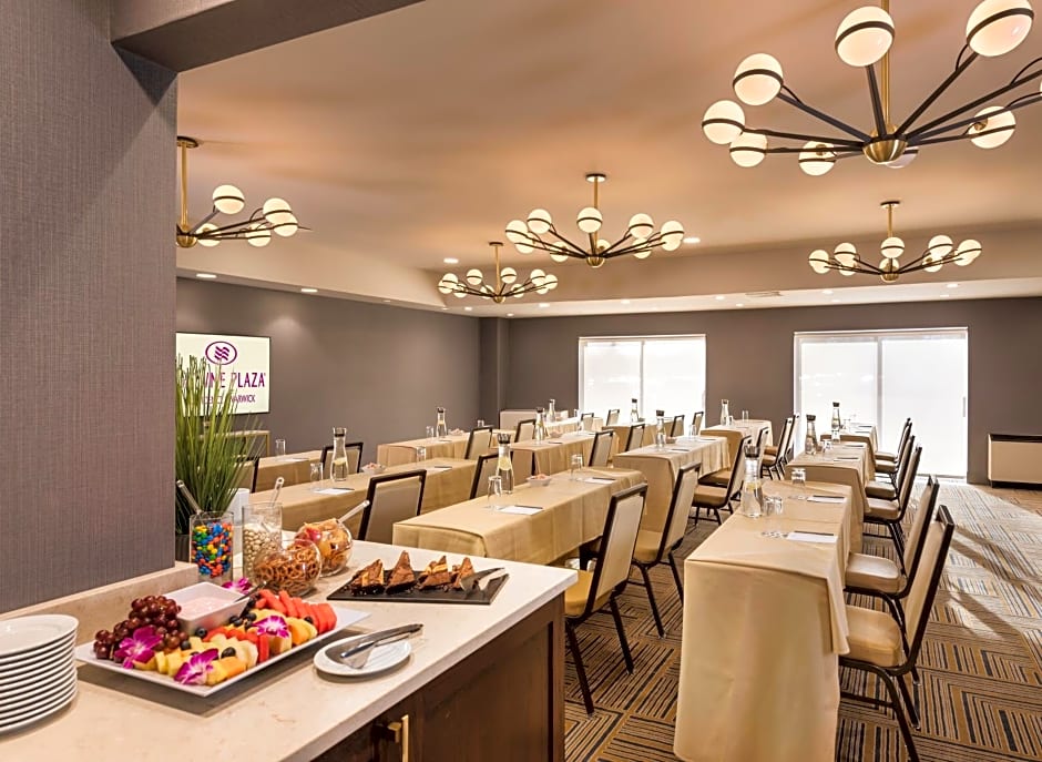 Crowne Plaza Providence-Warwick (Airport) by IHG